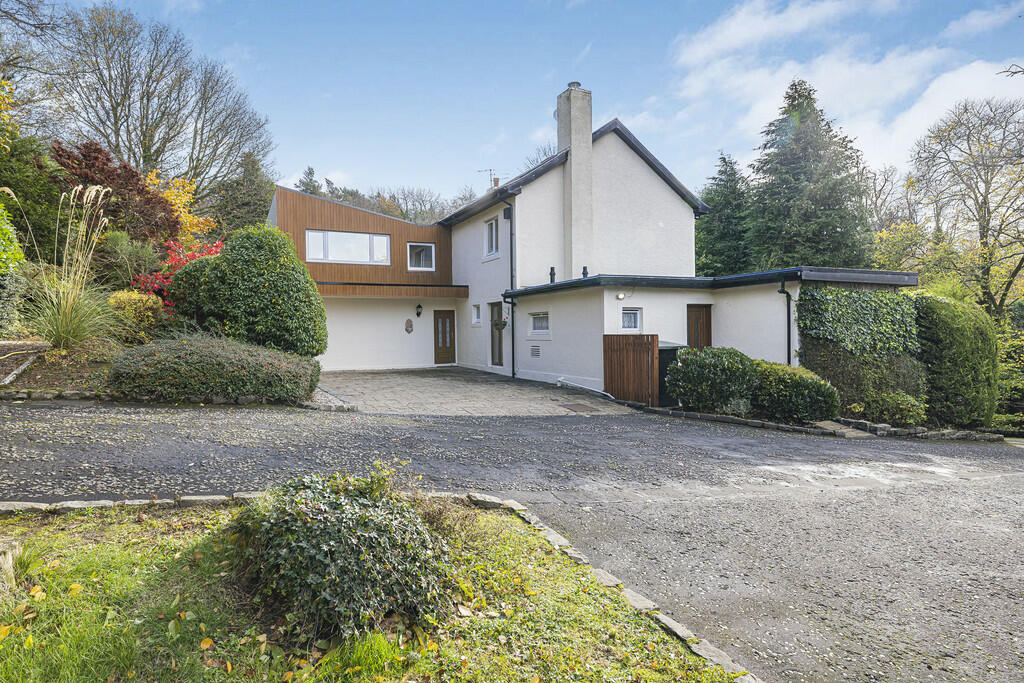 Kilmacolm property: Incredible five-bed family home has swimming pool and sauna